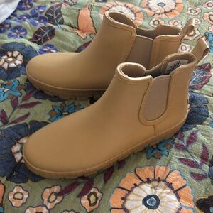 NWOT speedy rain boots